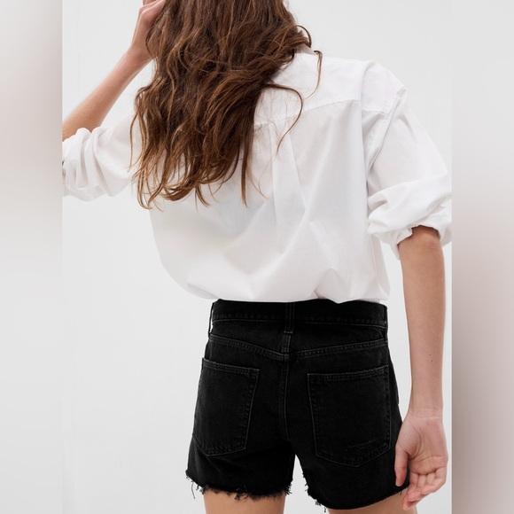 GAP 4” Low Rise Denim Shorts - NWT - Picture 3 of 4